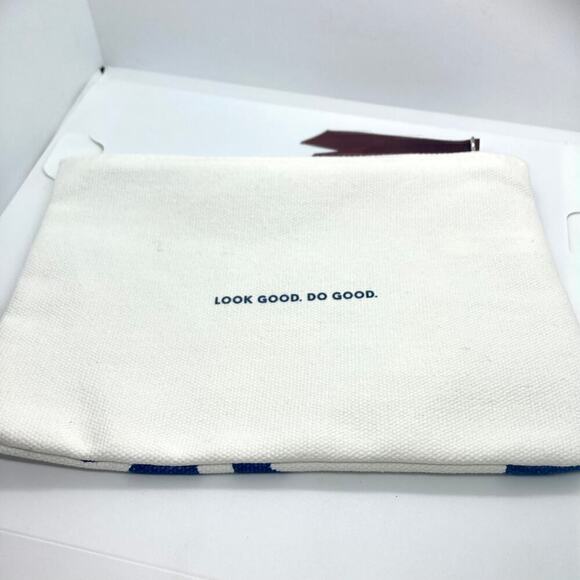 White and Blue Floral Cosmetics Makeup Bag - Picture 4 of 5